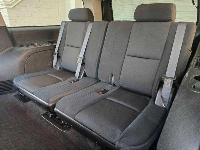 Photo of 2012 White Chevrolet Suburban