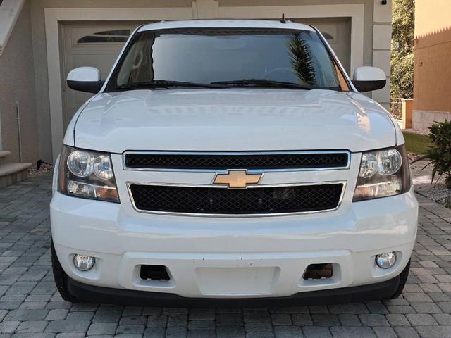 Photo of 2012 White Chevrolet Suburban