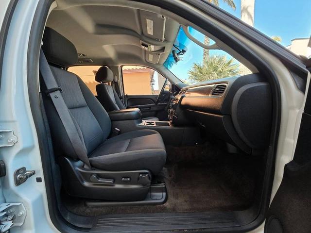 Photo of 2012 White Chevrolet Suburban