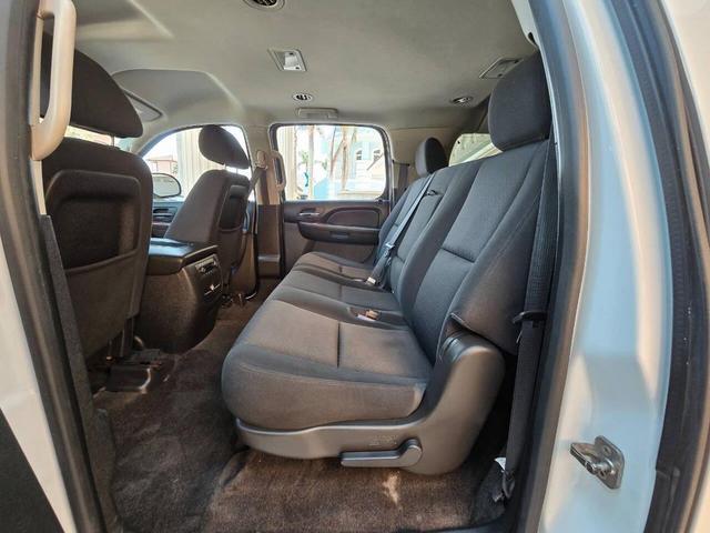 Photo of 2012 White Chevrolet Suburban