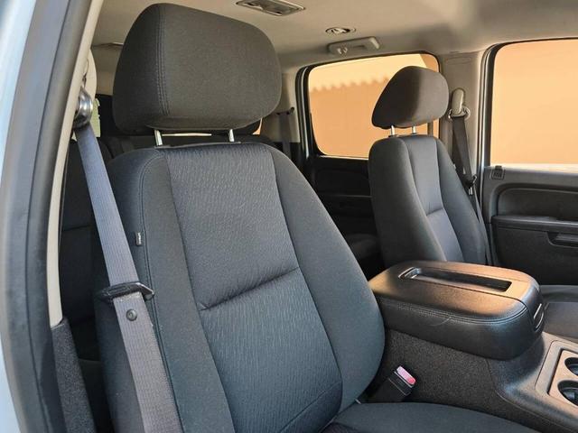 Photo of 2012 White Chevrolet Suburban