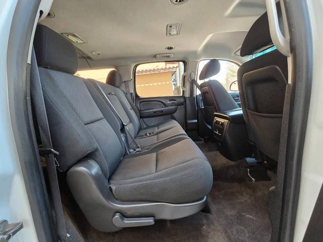 Photo of 2012 White Chevrolet Suburban