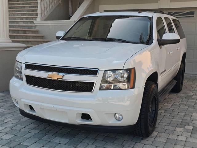 Photo of 2012 White Chevrolet Suburban