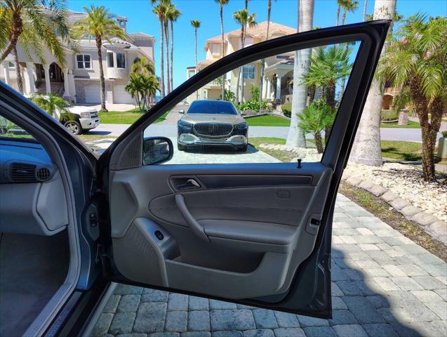Photo of 2005 Blue Mercedes-Benz C-Class