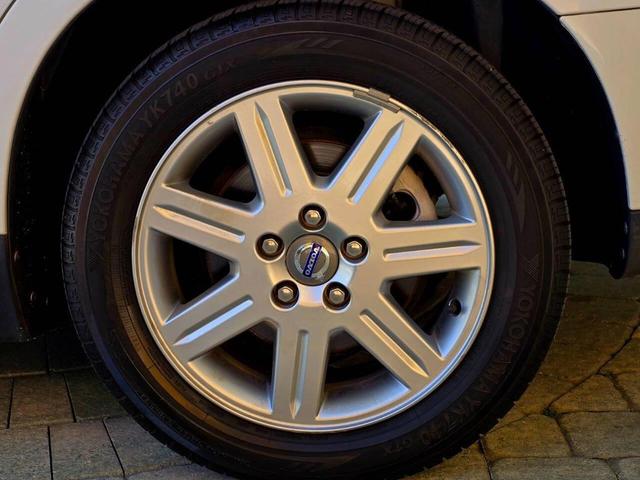Photo of 2007 White Volvo V50