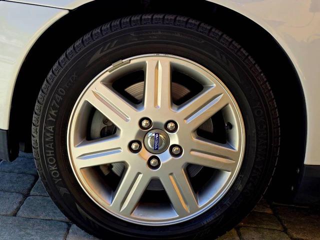 Photo of 2007 White Volvo V50