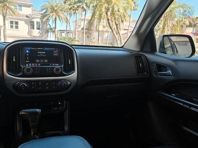 Photo of 2020 Black GMC Canyon