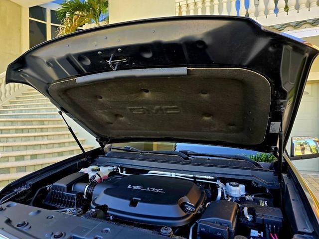 Photo of 2020 Black GMC Canyon