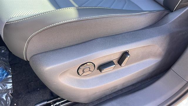 Photo of 2025 Pure White Volkswagen Tiguan