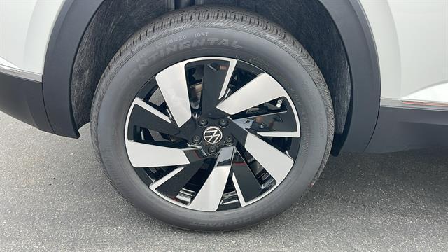 Photo of 2025 Opal White Pearl Volkswagen Atlas Cross Sport