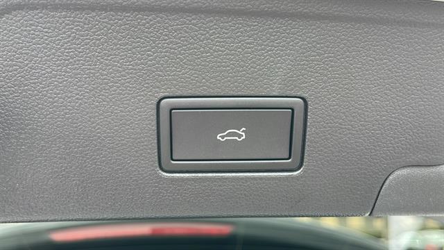 Photo of 2025 Opal White Pearl Volkswagen Atlas Cross Sport