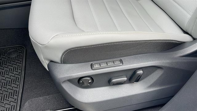 Photo of 2025 Opal White Pearl Volkswagen Atlas Cross Sport