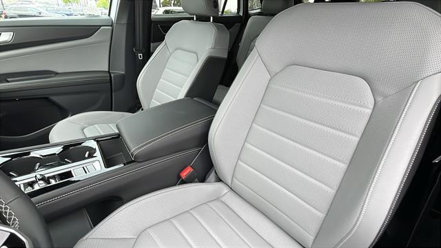Photo of 2025 Opal White Pearl Volkswagen Atlas Cross Sport