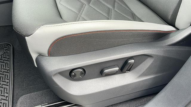 Photo of 2025 Pure White Volkswagen Atlas