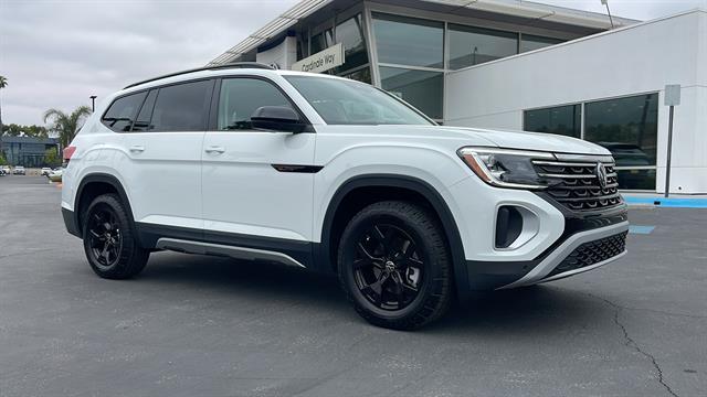 Photo of 2025 Pure White Volkswagen Atlas