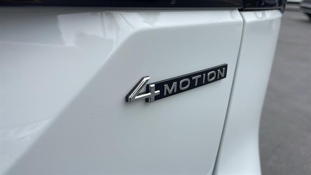Photo of 2025 Pure White Volkswagen Atlas