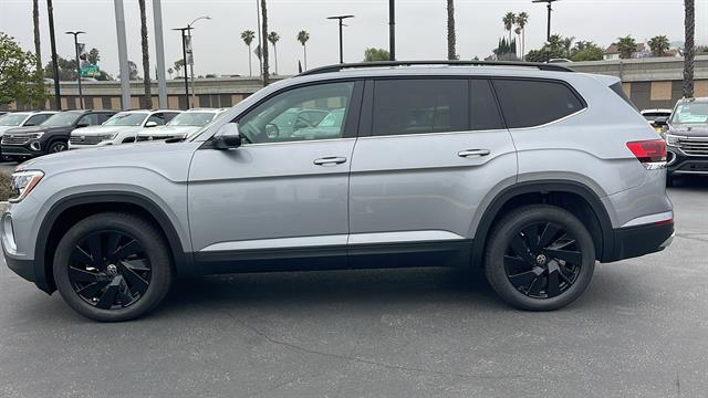 Photo of 2025 Silver Mist Metallic Volkswagen Atlas