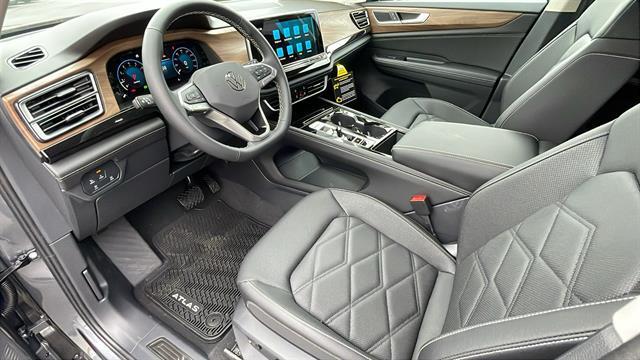 Photo of 2025 Platinum Gray Metallic Volkswagen Atlas
