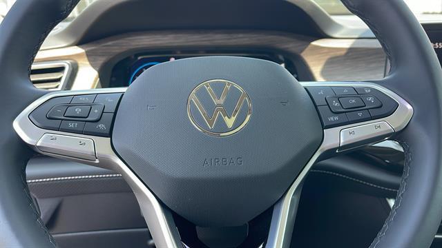 Photo of 2025 Mountain Lake Blue Metallic Volkswagen Atlas