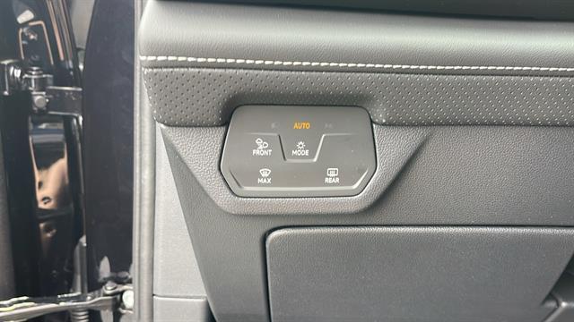 Photo of 2025 Deep Black Pearl Volkswagen Atlas