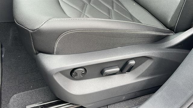 Photo of 2025 Deep Black Pearl Volkswagen Atlas