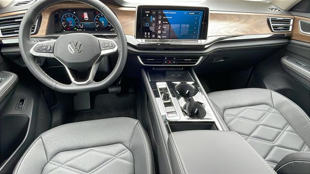 Photo of 2025 Deep Black Pearl Volkswagen Atlas