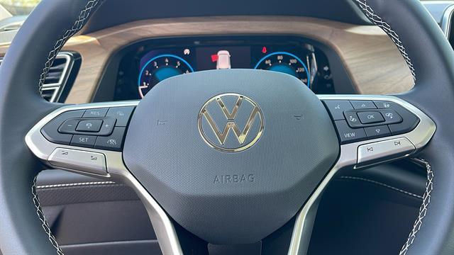 Photo of 2025 Deep Black Pearl Volkswagen Atlas