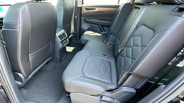 Photo of 2025 Deep Black Pearl Volkswagen Atlas