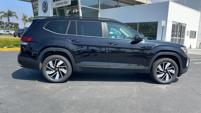 Photo of 2025 Deep Black Pearl Volkswagen Atlas