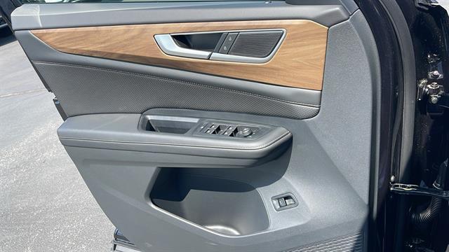 Photo of 2025 Deep Black Pearl Volkswagen Atlas