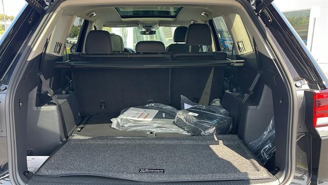 Photo of 2025 Deep Black Pearl Volkswagen Atlas