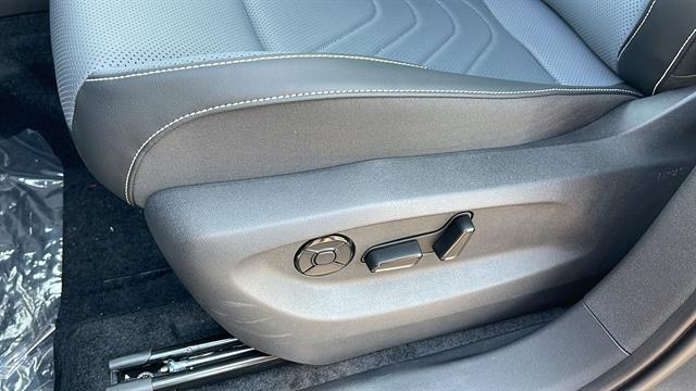Photo of 2025 Platinum Gray Metallic Volkswagen Tiguan