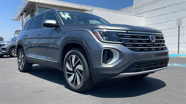 Photo of 2025 Platinum Gray Metallic Volkswagen Atlas