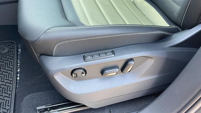 Photo of 2025 Platinum Gray Metallic Volkswagen Atlas