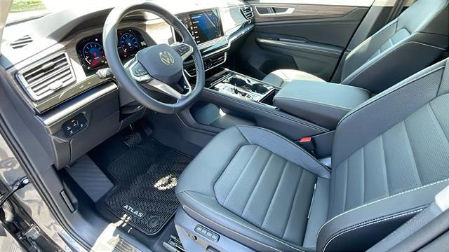 Photo of 2025 Platinum Gray Metallic Volkswagen Atlas