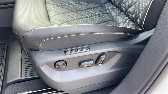 Photo of 2025 Opal White Pearl Volkswagen Atlas