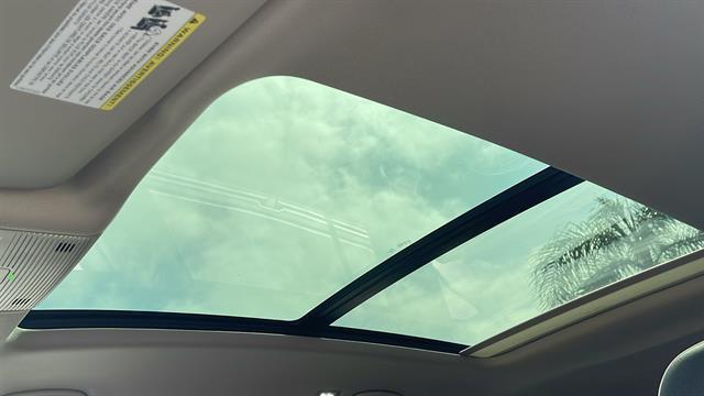 Photo of 2025 Opal White Pearl Volkswagen Atlas