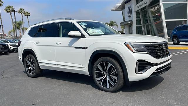Photo of 2025 Opal White Pearl Volkswagen Atlas