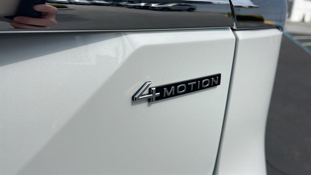 Photo of 2025 Opal White Pearl Volkswagen Atlas
