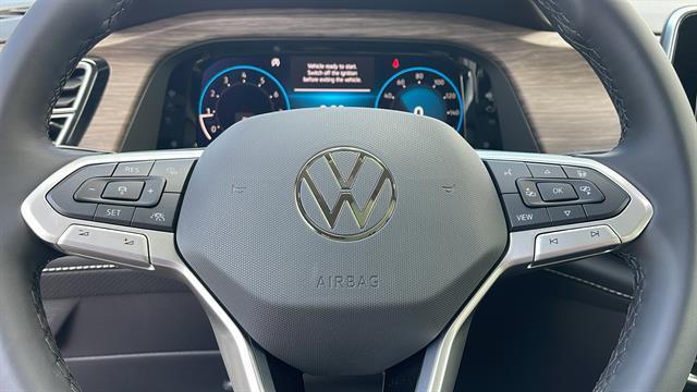 Photo of 2025 Opal White Pearl Volkswagen Atlas