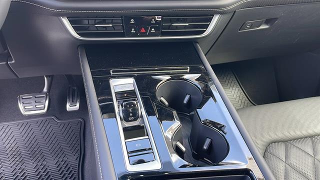 Photo of 2025 Opal White Pearl Volkswagen Atlas