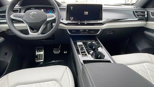 Photo of 2025 Platinum Gray Metallic Volkswagen Atlas Cross Sport