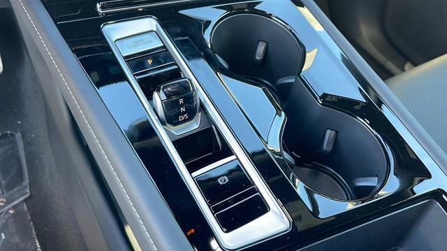 Photo of 2025 Deep Black Pearl Volkswagen Atlas Cross Sport