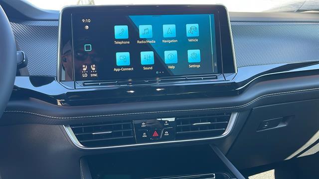 Photo of 2025 Deep Black Pearl Volkswagen Atlas Cross Sport