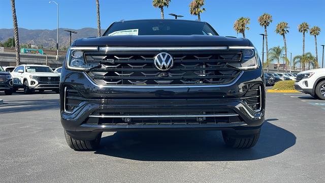 Photo of 2025 Deep Black Pearl Volkswagen Atlas Cross Sport