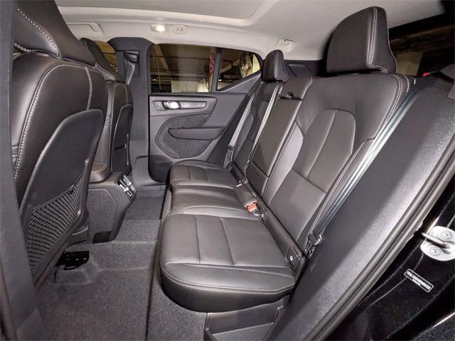 Photo of 2025 Onyx Black Volvo XC40