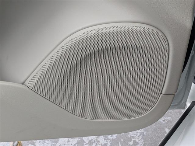 Photo of 2025 Crystal White Volvo XC90 Plug-In Hybrid