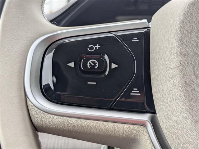 Photo of 2025 Crystal White Volvo XC90 Plug-In Hybrid