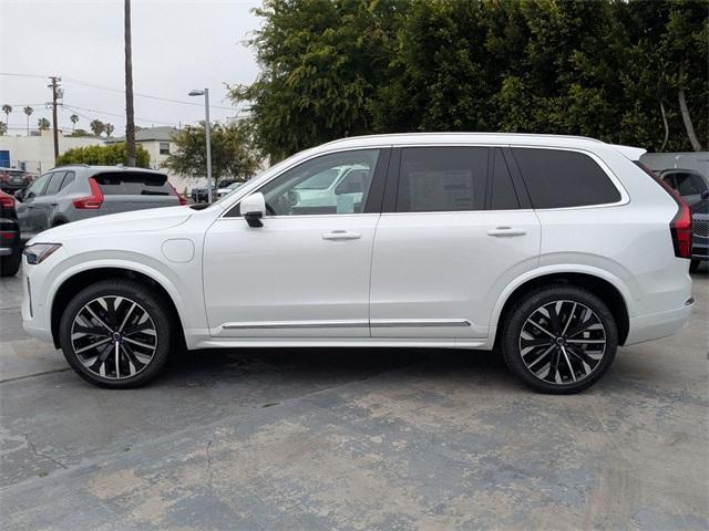 Photo of 2025 Crystal White Volvo XC90 Plug-In Hybrid