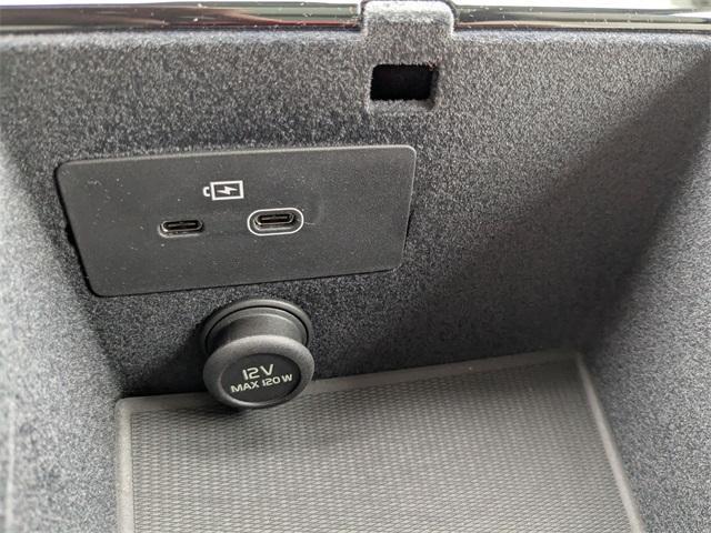 Photo of 2025 Crystal White Volvo XC90 Plug-In Hybrid
